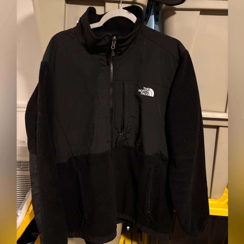 Sweater black the north face xxl fits more like xl